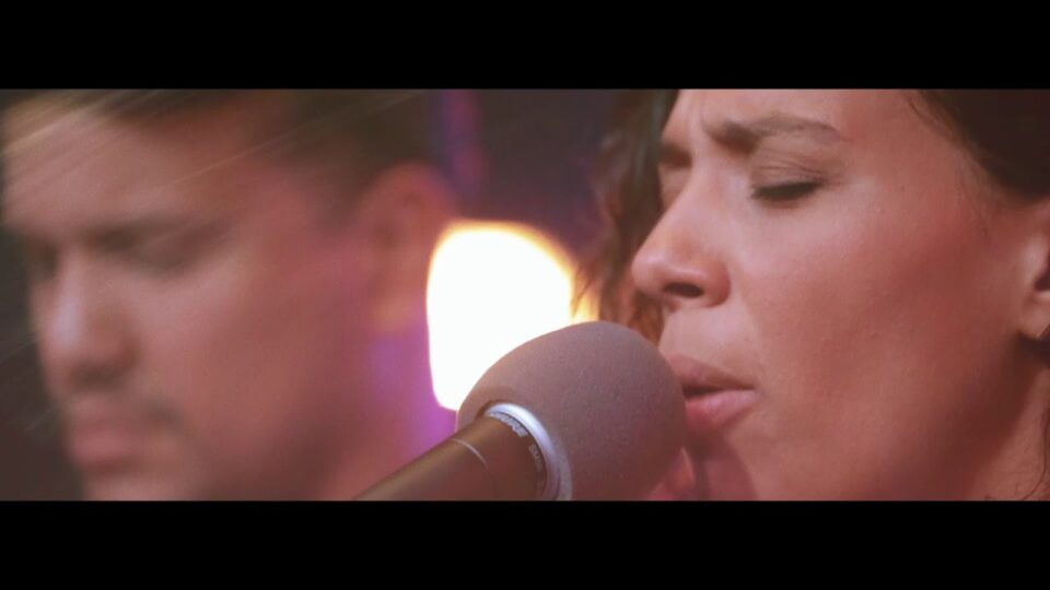 Johnnyswim – Goodbye Road ft. Drew Holcomb (Live at RELEVANT)