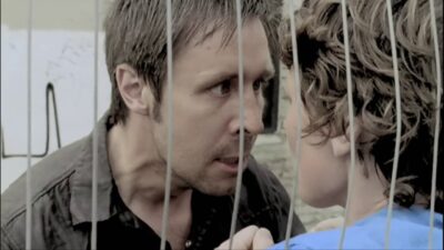 Arctic Monkeys – Leave Before The Lights Come On