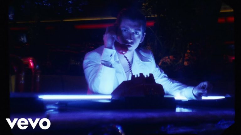 Arctic Monkeys – Tranquility Base Hotel & Casino music video