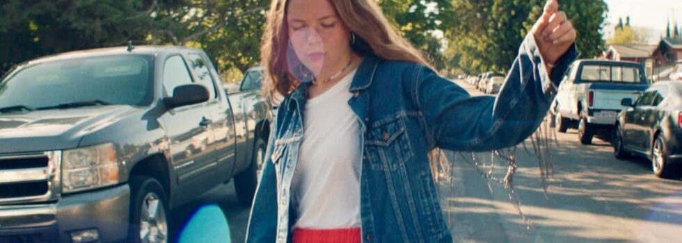 Maggie Rogers – Give A Little