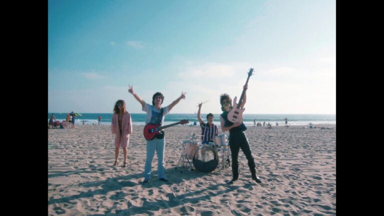 Wallows – 1980s Horror Film music video