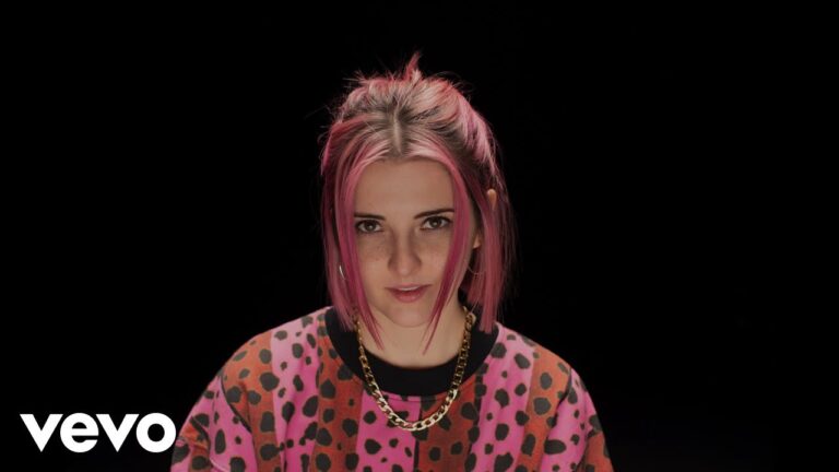 Emily Burns – Hello music video