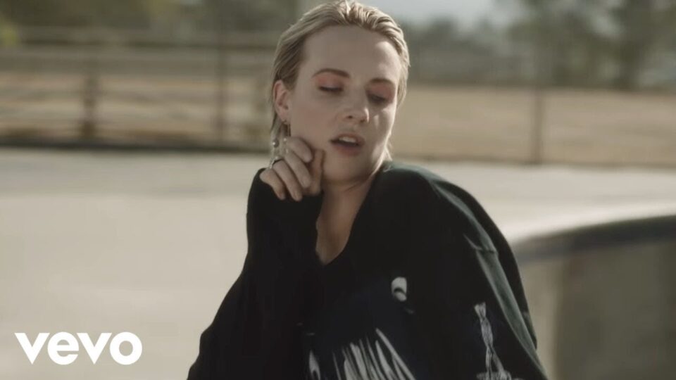 MØ – Blur ft. Foster the People