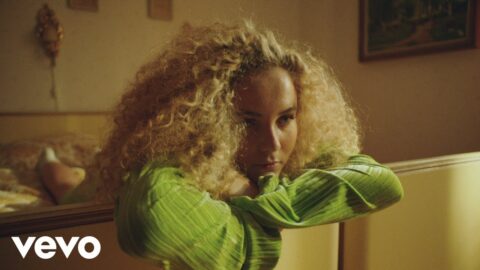 Emma Steinbakken – Not Gonna Cry