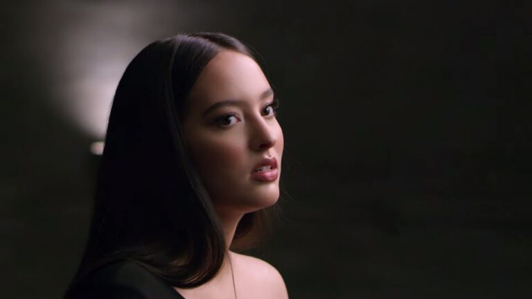 Faouzia – You Don’t Even Know Me music video