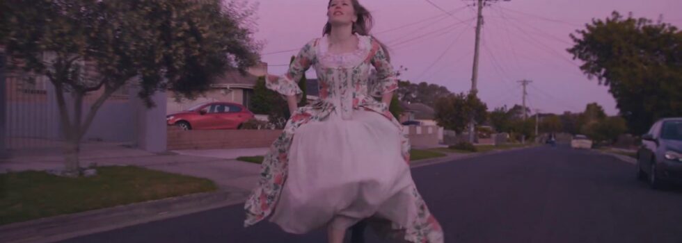 Julia Jacklin – Head Alone