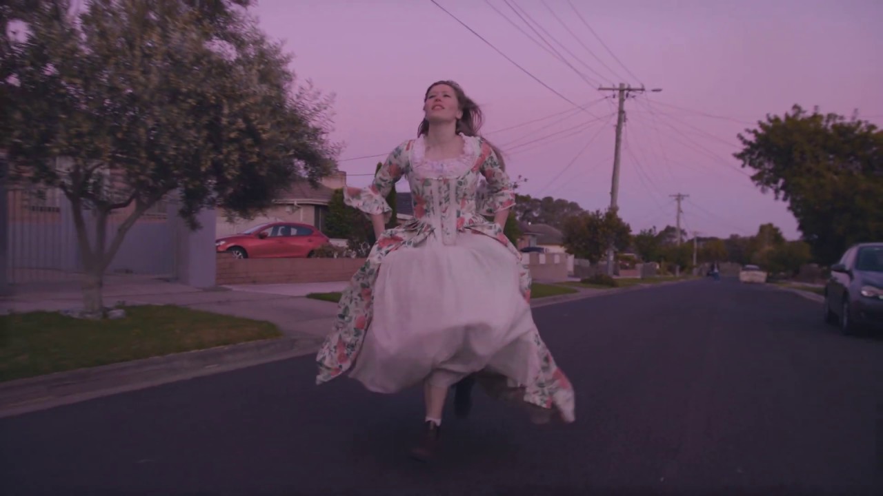 Julia Jacklin – Head Alone