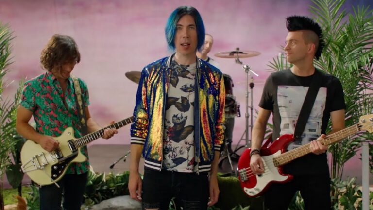 Marianas Trench – Don’t Miss Me? music video