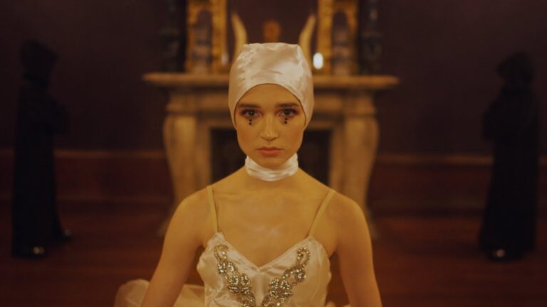 Poppy – Scary Mask (feat. Fever 333) music video