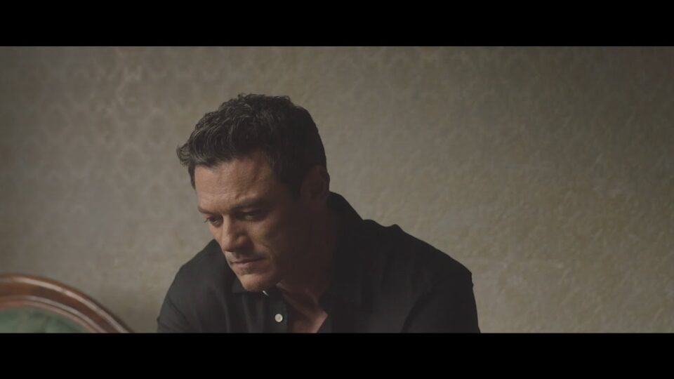 Luke Evans – The First Time Ever I Saw Your Face
