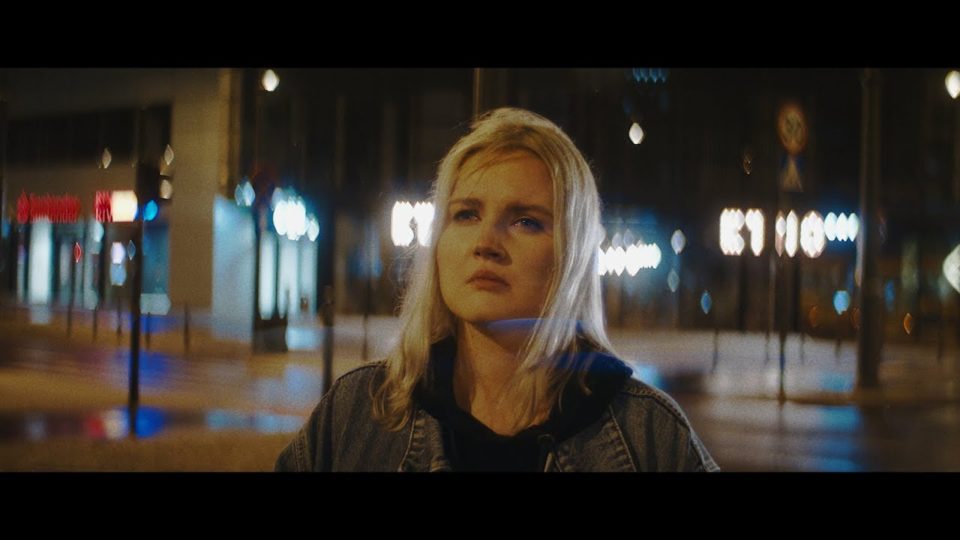 Tricky – Makes Me Wonder (Featuring Marta)