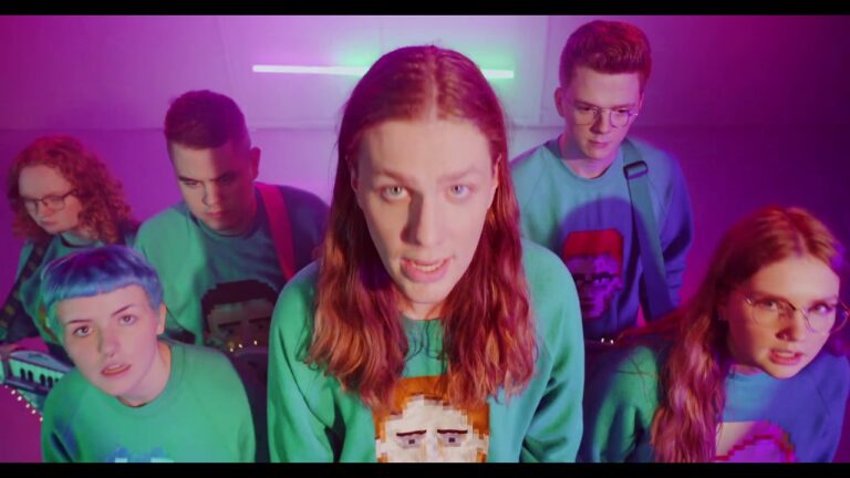 Daði Freyr – Think About Things music video