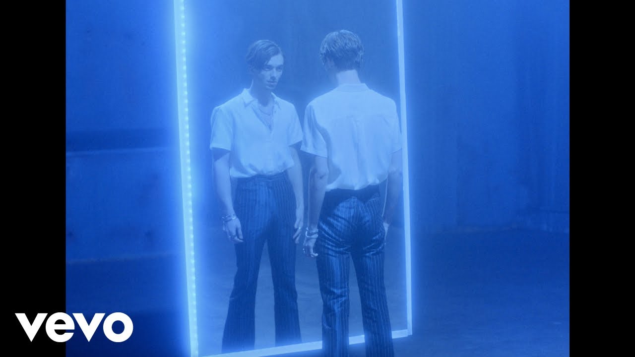 Greyson Chance – Dancing Next to Me