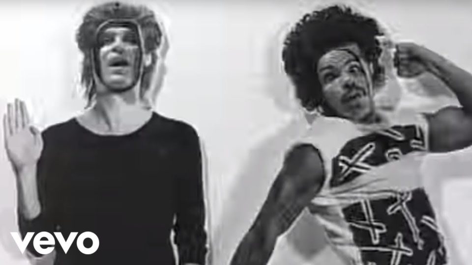 Daryl Hall & John Oates – Out Of Touch