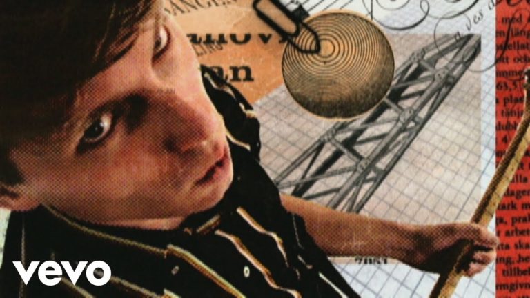 Franz Ferdinand – Take Me Out music video