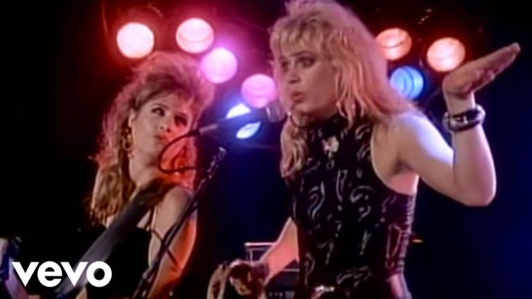 The Bangles – Walk Like an Egyptian music video