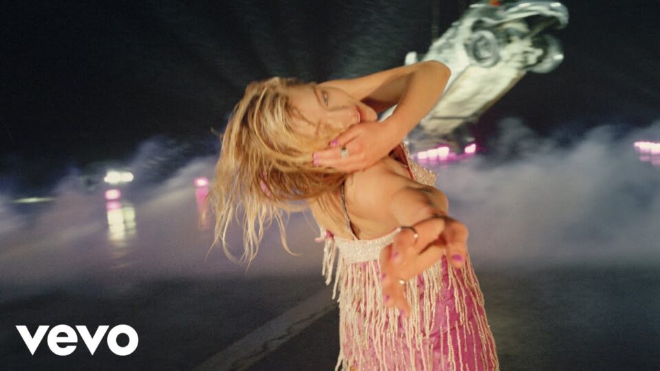 Astrid S – Dance Dance Dance (Alternative Video)