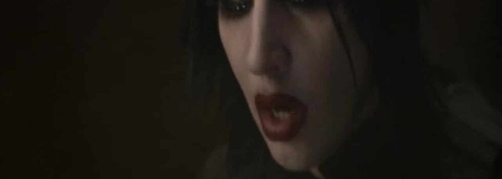 Marilyn Manson – Putting Holes In Happiness