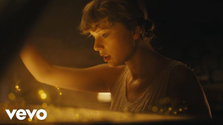 Taylor Swift – cardigan music video