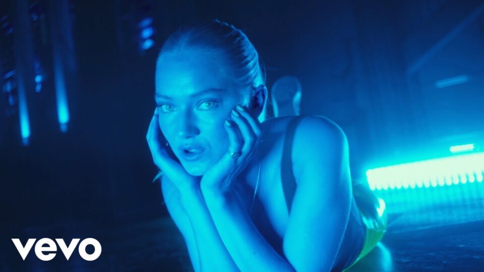 Astrid S – Marilyn Monroe music video