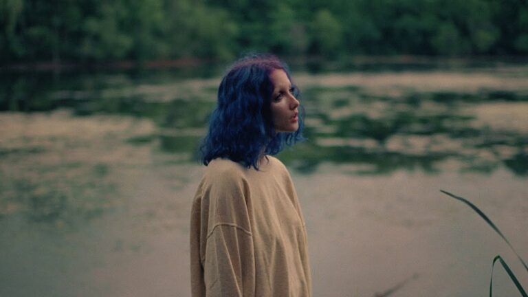 Chloe Moriondo – I Want to Be With You music video