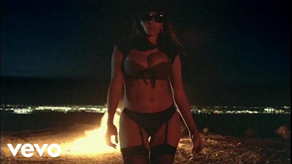 Kanye West – Flashing Lights