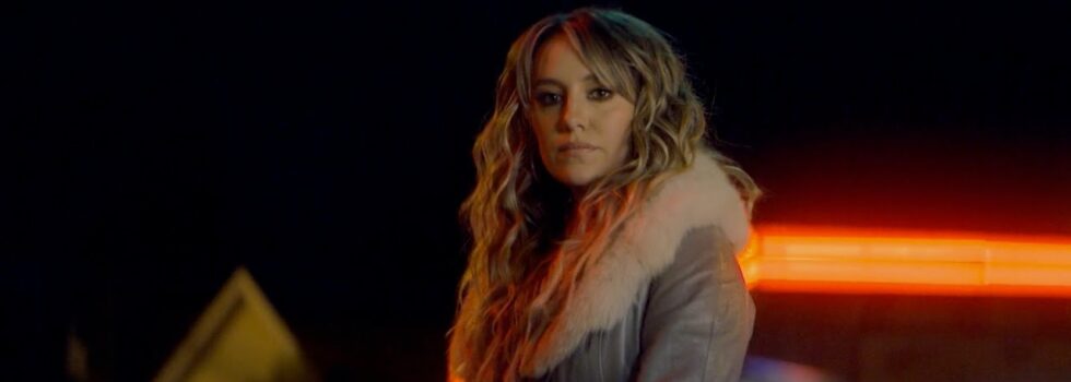 Lainey Wilson – Things A Man Oughta Know