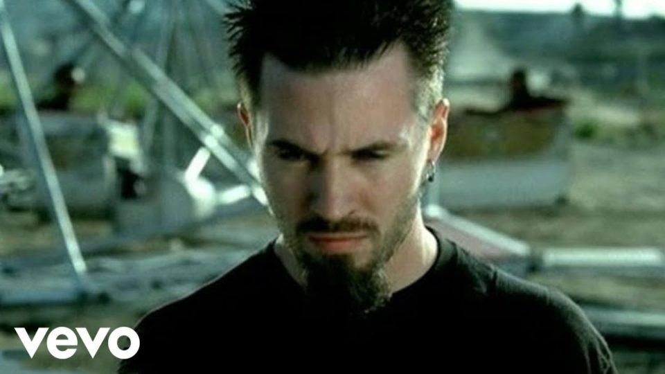 Papa Roach – She Loves Me Not