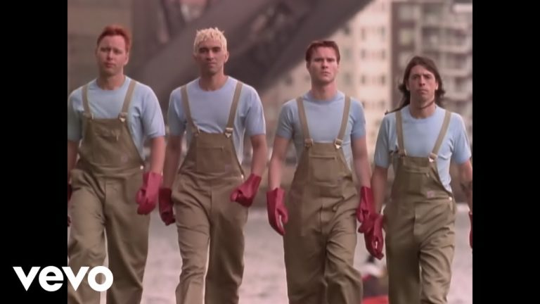 Foo Fighters – Big Me music video