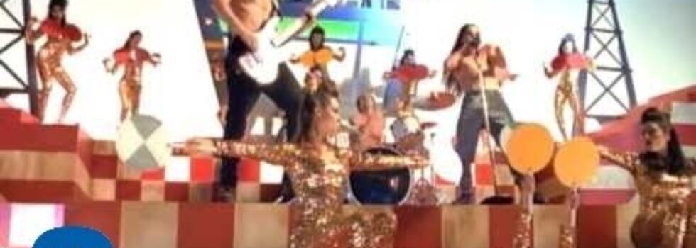 Red Hot Chili Peppers – Aeroplane