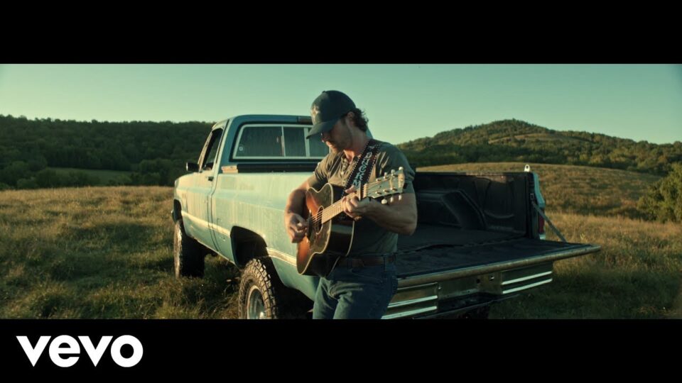 Riley Green – If It Wasn’t For Trucks