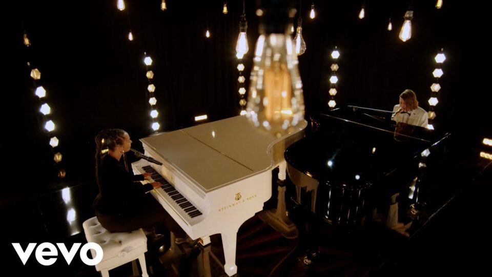 Alicia Keys & Brandi Carlile – A Beautiful Noise