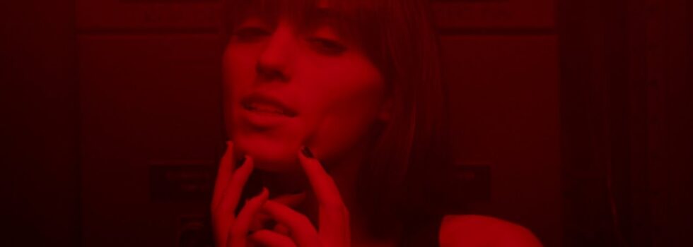 Sasha Alex Sloan – Is It Just Me?