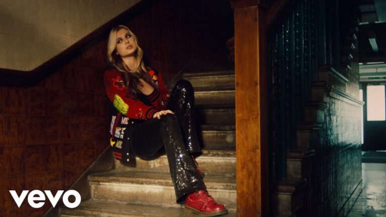 Baby Queen – You Shaped Hole music video