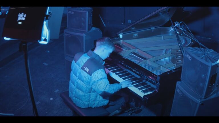 Levisct – Bach to the Future music video
