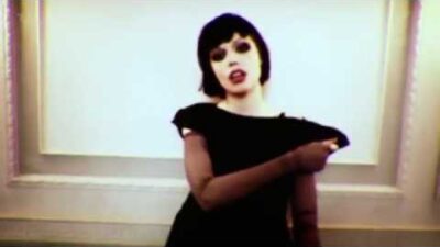 Crystal Castles – Suffocation