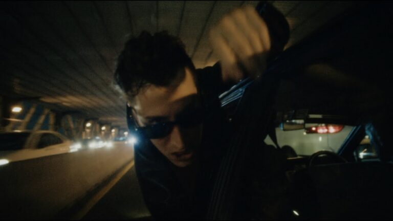 Des Rocs – Ruby with the Sharpest Lies music video