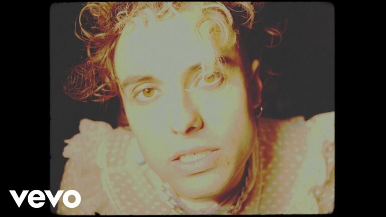 Keir – Boys Will Be Girls music video