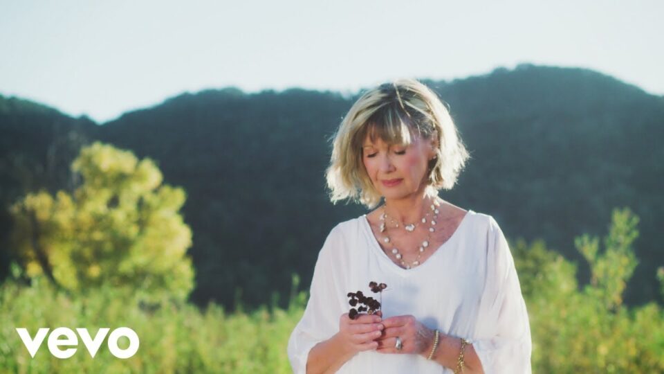 Olivia Newton-John & Chloe Lattanzi – Window in the Wall