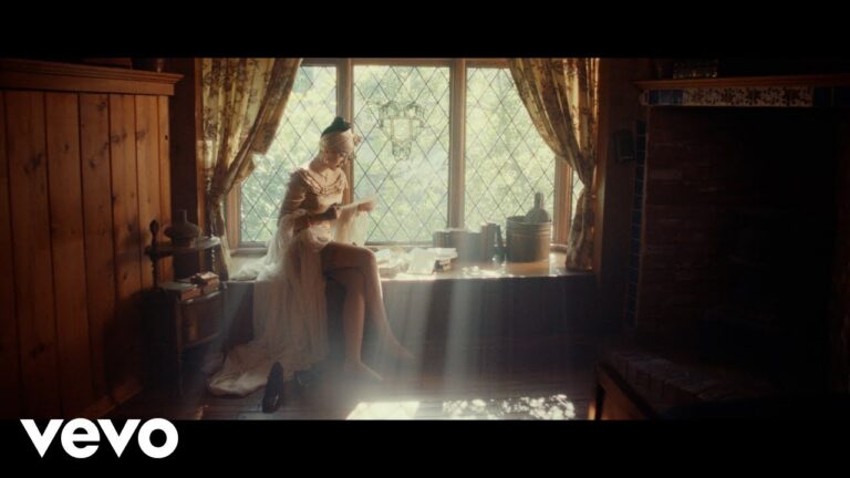 Noah Cyrus & PJ Harding – Dear August music video