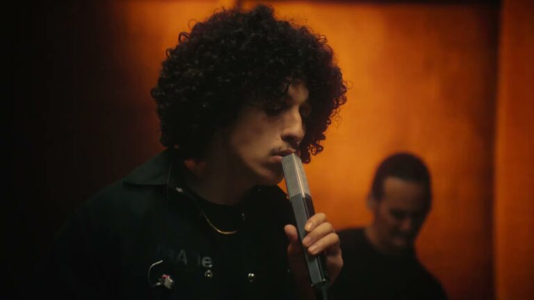 Rilès – 1000 REASONS (Live Version) music video