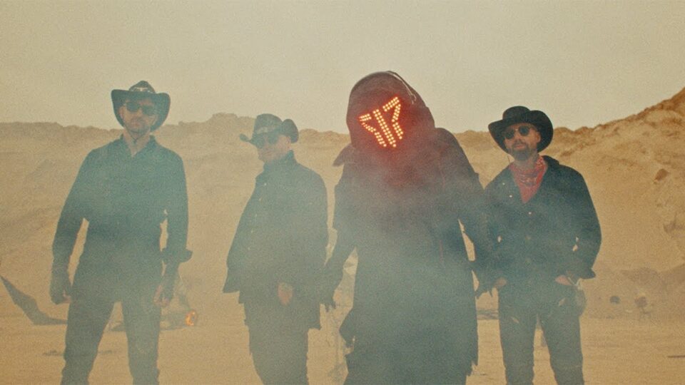 Smash Into Pieces – Villain