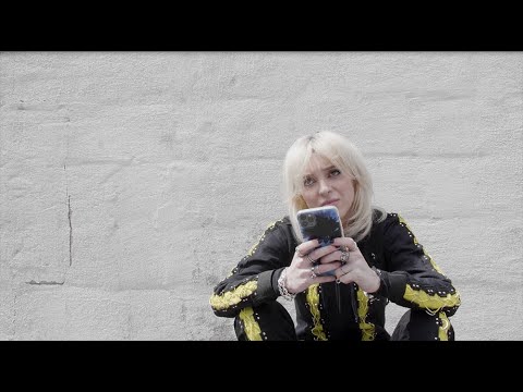 Sophie Powers – Life Goes On