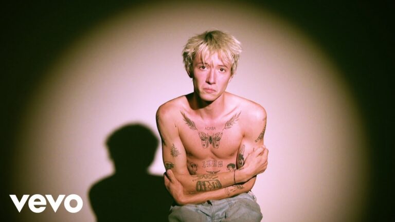 Jack Kays – BARELY ALIVE music video