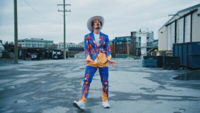 bbno$ & Diamond Pistols – help herself (feat. Benee)