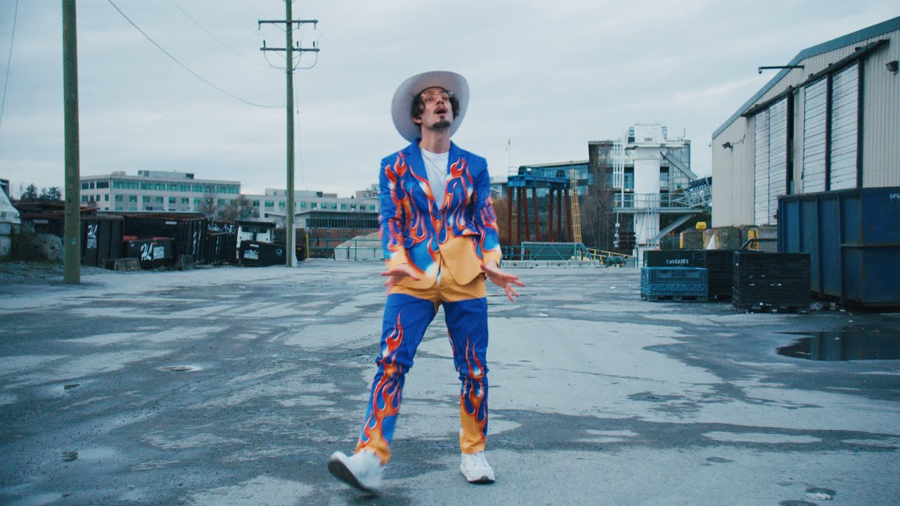 bbno$ & Diamond Pistols – help herself (feat. Benee)