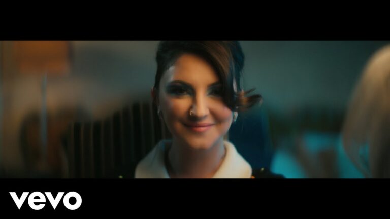 Julia Michaels – All Your Exes music video