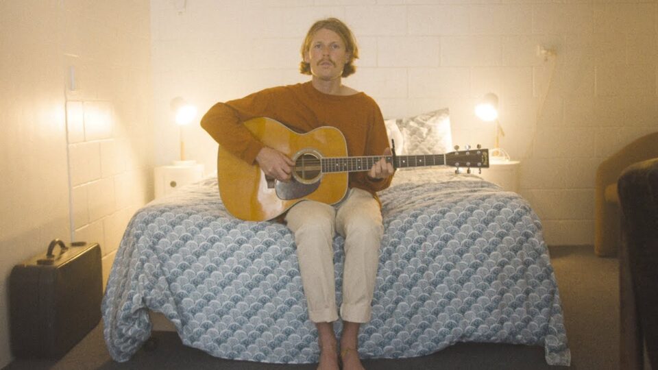 Hollow Coves – Hello