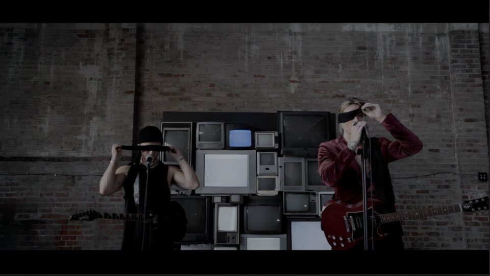 VOILÀ – Figure You Out (Performance Video)