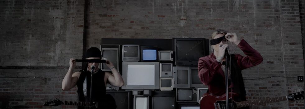 VOILÀ – Figure You Out (Performance Video)